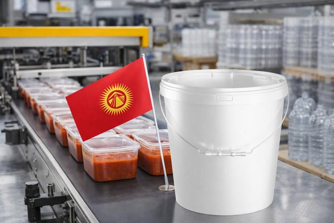 吉尔吉斯斯坦一条产品分装线上的塑料桶