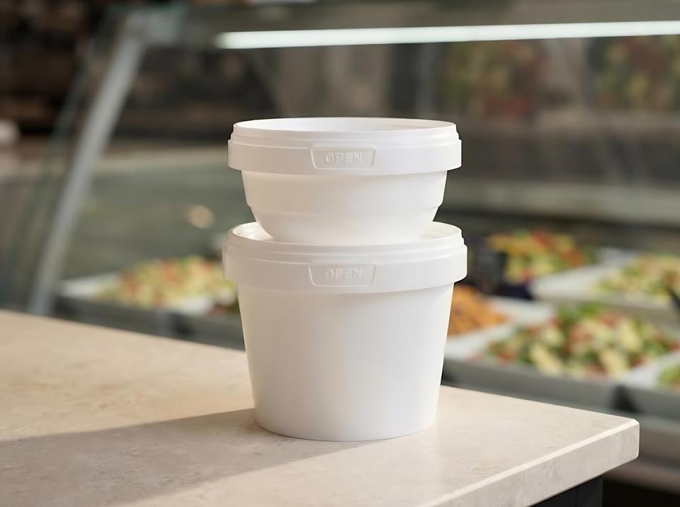 Shallow 385 ml container stacked on a 550 ml container: same 118 mm top diameter, different heights