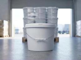11.5 liter plastic bucket with metal handle next to a pallet in the warehouse